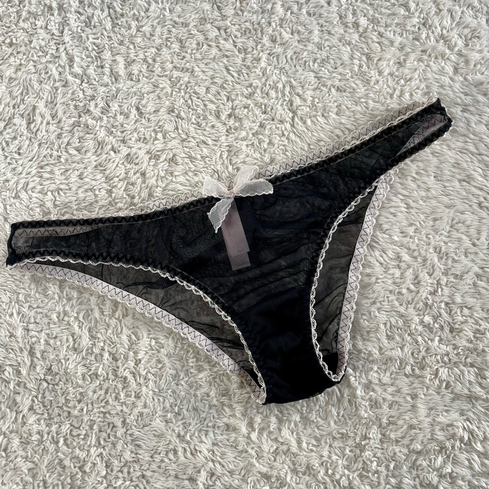 Vintage 90's Victoria's Secret ? Black Sheer Lace Bikini Panties Bow Underwear